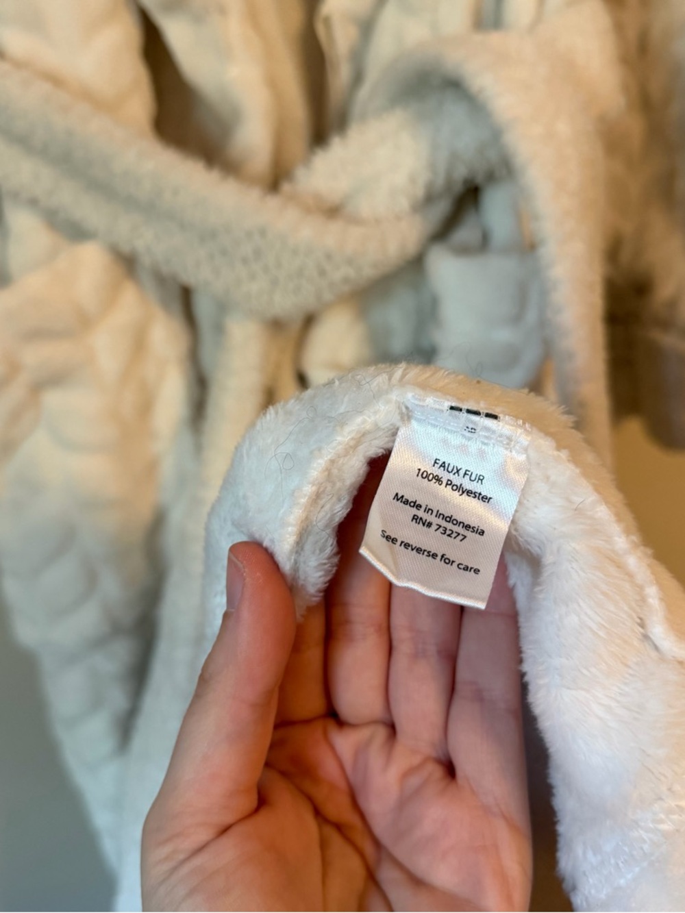 Plush White Robe - Picture 5 of 5